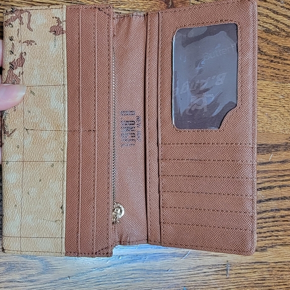 Wallet - Picture 3 of 4